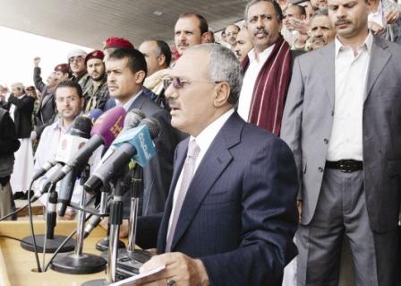 رئيس الجمهورية يلقي كلمته أمام ملايين اليمنيين الذين شاركوا في «جمعة التسامح» والمسيرة الجماهيرية المؤيدة للشرعية الدستورية أمس